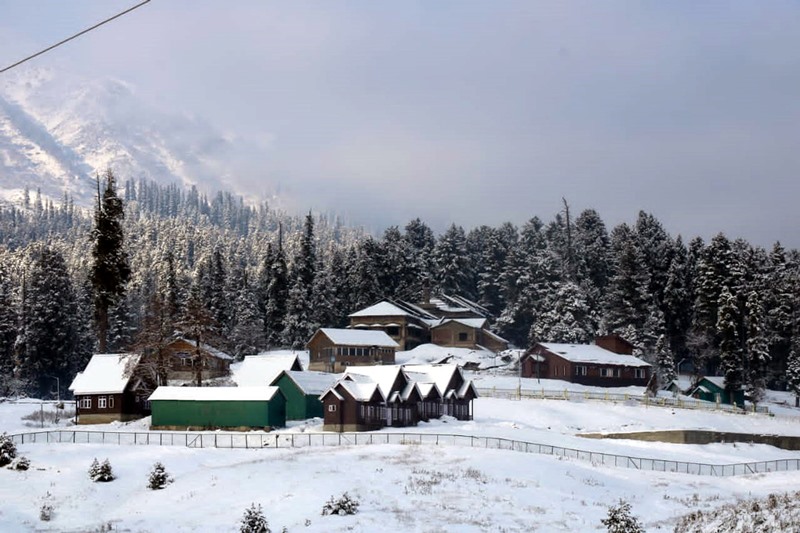 Tourists enjoying in Gulmarg