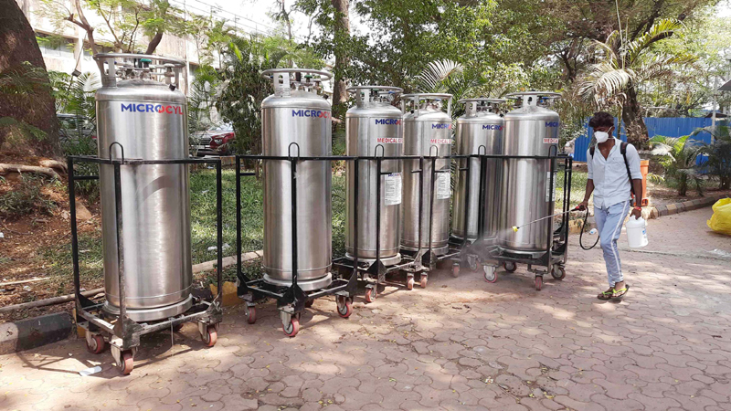 India fights Corona amid a massive spike