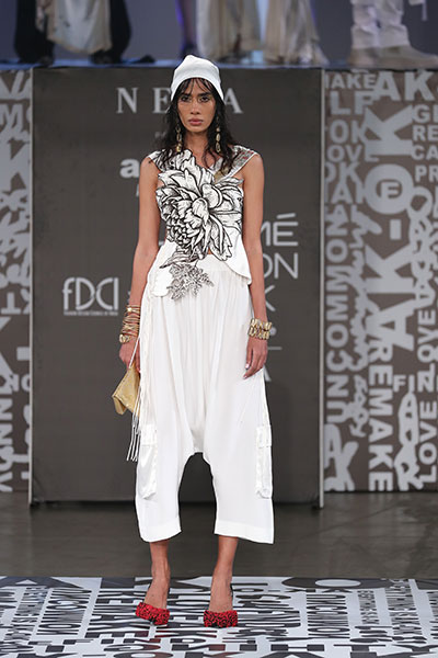 Shraddha Kapoor scorches the ramp at Lakme Fashion Week