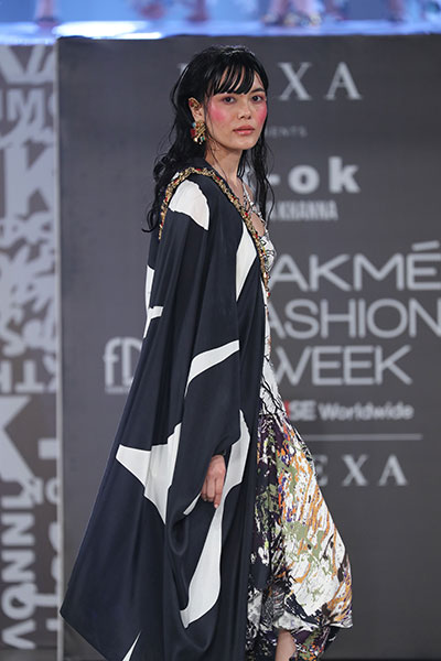 Shraddha Kapoor scorches the ramp at Lakme Fashion Week