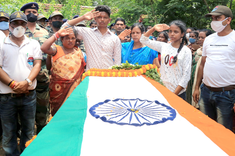 Hav. Manohar Kunkal: Family members and Indian Army officials paying tributes