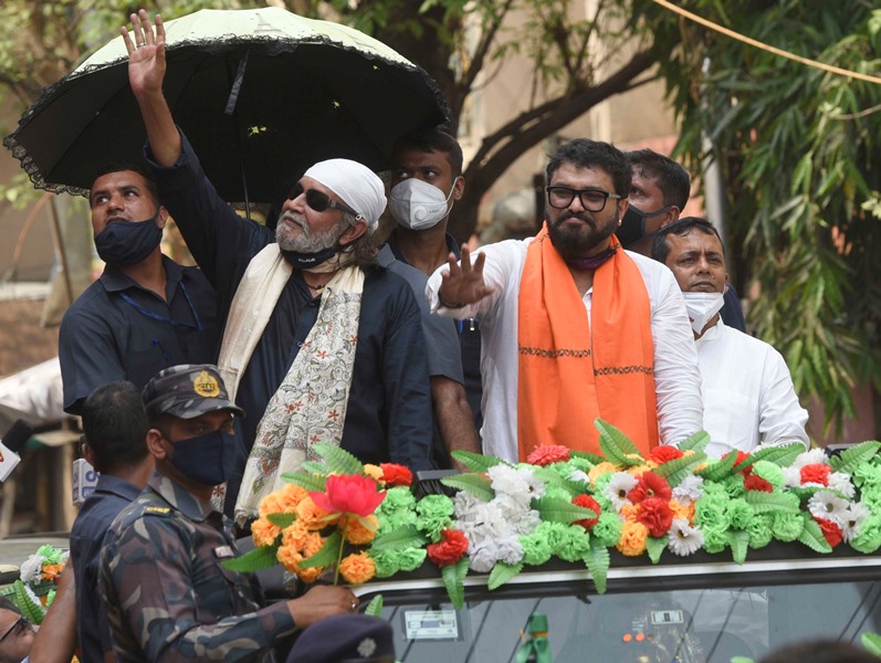 Mithun Chakraborty campaigns for Babul Supriyo in Bengal