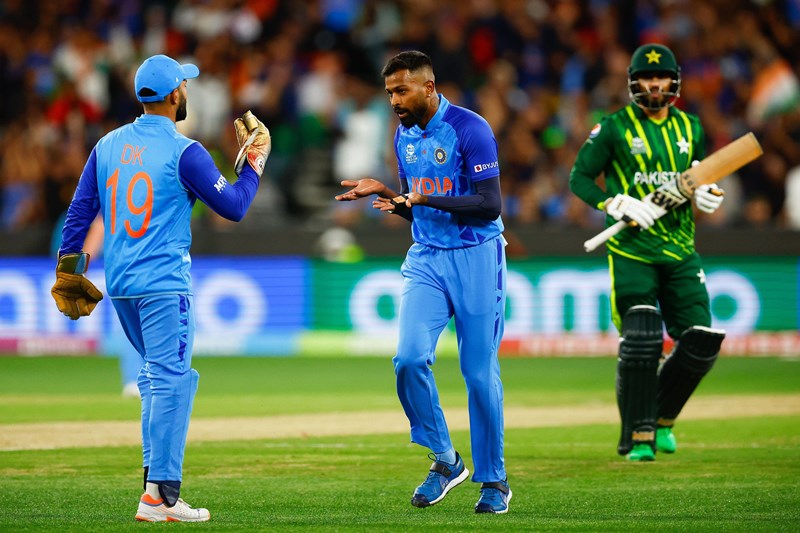 Relive key moments of Sunday's high-voltage T20 WC clash between India, Pakistan