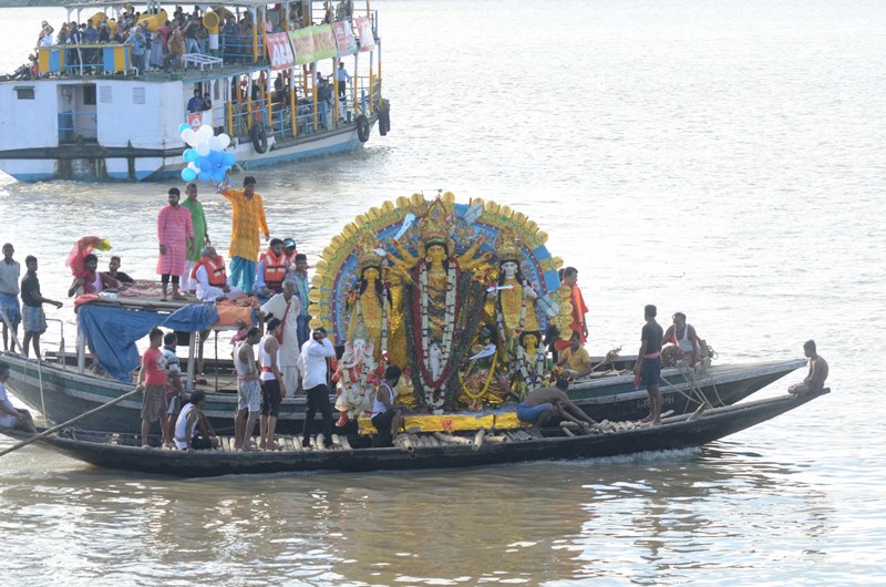 Kolkata bids adieu to Goddess Durga
