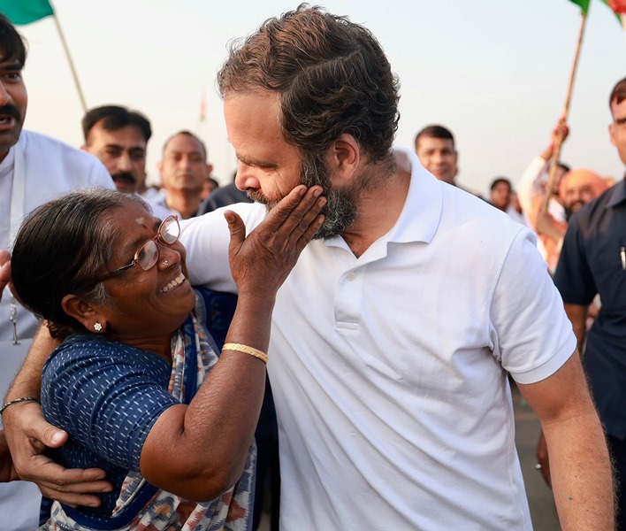 Rahul Gandhi resumes Bharat Jodo Yatra