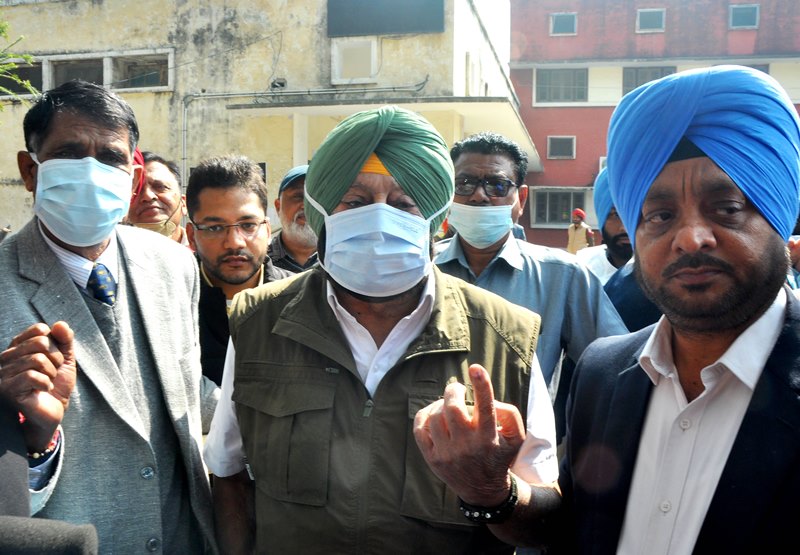 Punjab polls: People wait in queue to cast their votes