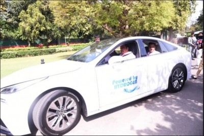 Amid soaring fuel prices, Nitin Gadkari rolls into Parliament in hydrogen-powered car