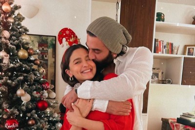 Ranbir Kapoor kisses Alia Bhatt in the couple's maiden Christmas celebrations post wedding