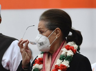 'Narcissistic' govt 'trivialising' great sacrifices: Sonia Gandhi in I-Day greetings