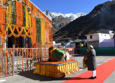 Narendra Modi to visit Kedarnath , Badrinath on Oct 21