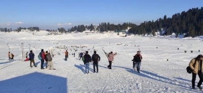 Kashmir: Ski enthusiasts swarm Gulmarg