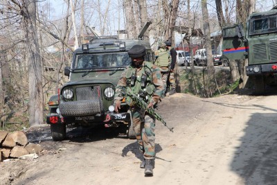 Jammu and Kashmir: 3 LeT terrorists trapped in Budgam, encounter underway