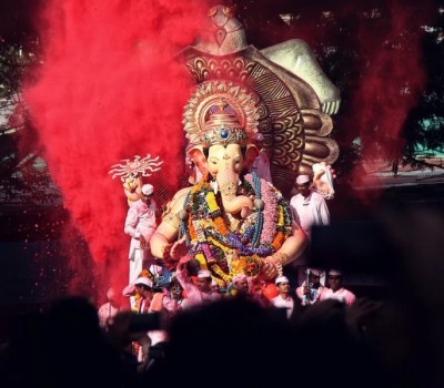 Telangana Guv performs inaugural pooja at Khairatabad Ganesh festival