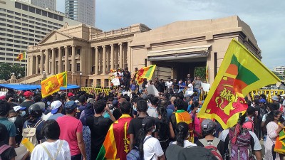 Sri Lanka: Security forces raid main anti-government protest camp in Colombo