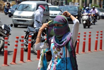 Delhi experiences searing heat