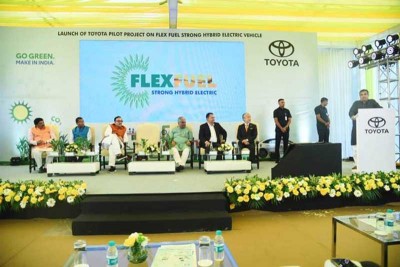 Nitin Gadkari launches first of its kind pilot project on Flexi-Fuel Strong Hybrid Electric Vehicles (FFV-SHEV) in India