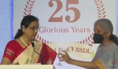 Nirmala Sitharaman offers water to NSDL MD on stage, praised