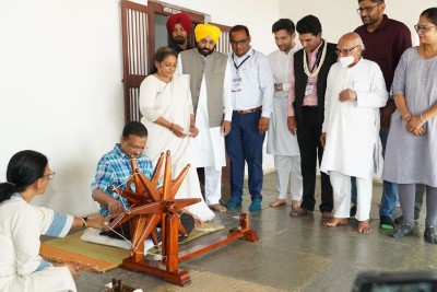 AAP's Gujarat campaign: Arvind Kejriwal, Bhagwant Mann visit Sabarmati Gandhi Ashram