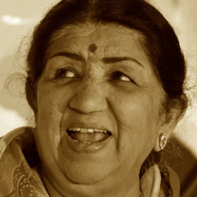 Tribute: Nightingale of India Lata Mangeshkar finally bids adieu driving a 'watan' to tears