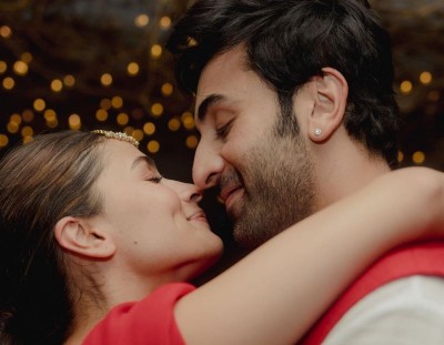 Alia Bhatt, Ranbir Kapoor welcome baby girl, B-Town celebs congratulate couple