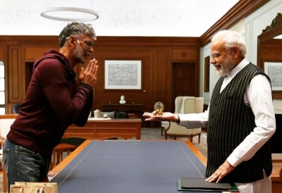 Milind Soman meets Narendra Modi, gifts him a Balkrishna idol