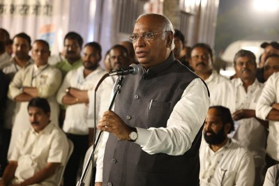 Demonetisation 'epic failure' of Modi govt: Congress chief Kharge