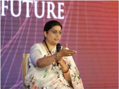 'Mysoginistic goons': Smriti Irani after Congress leader's 'latkas jhatkas' comment