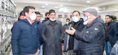 DC Srinagar oversees snow clearance, power restoration in city