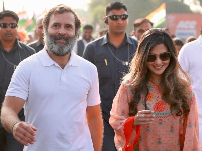 Actor Riya Sen joins Rahul Gandhi's Bharat Jodo Yatra in Maharashtra