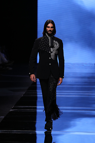 Shahab Durazi presents his black and white collection at the Lakme Fashion Week 2022