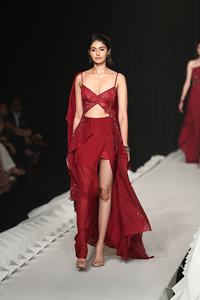 India Couture Week: Malaika Arora turns showstopper for designer duo Rohit Gandhi and Rahul Khanna