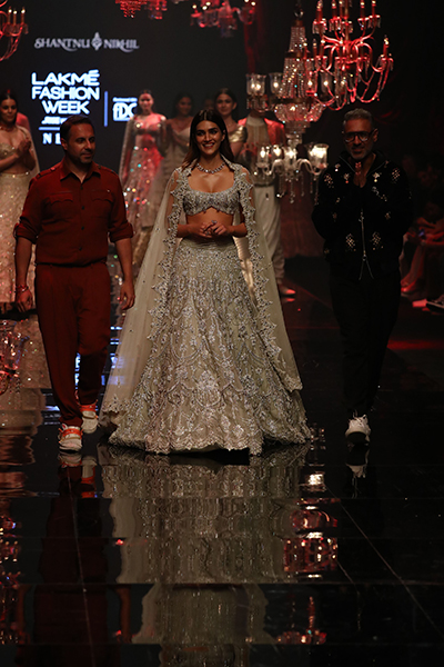 Kriti Sanon walks for designer duo Shantnu-Nikhil at Lakme Fashion Week 2022