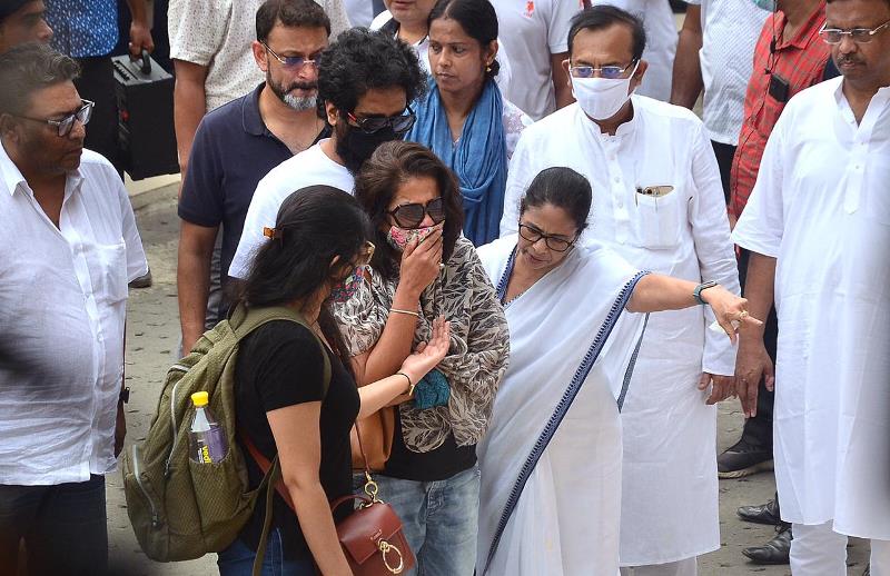 Last tributes, gun salute to late singer KK in Kolkata