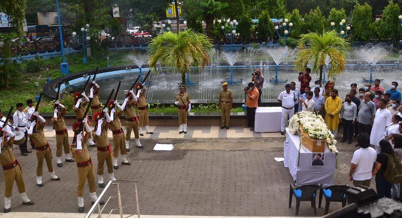 Last tributes, gun salute to late singer KK in Kolkata