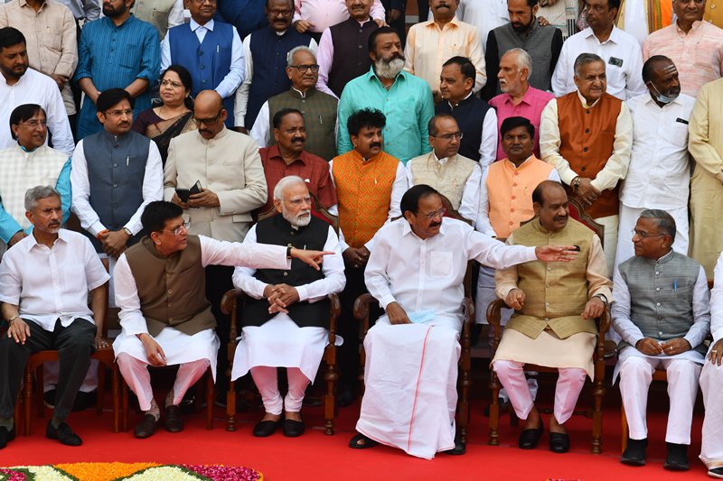 PM Modi, Venkaiah Naidu with retiring members of Rajya Sabha