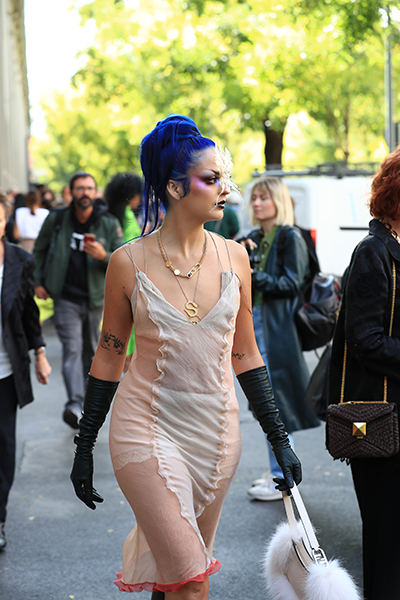 Milan Fashion Week: Models set streets on fire