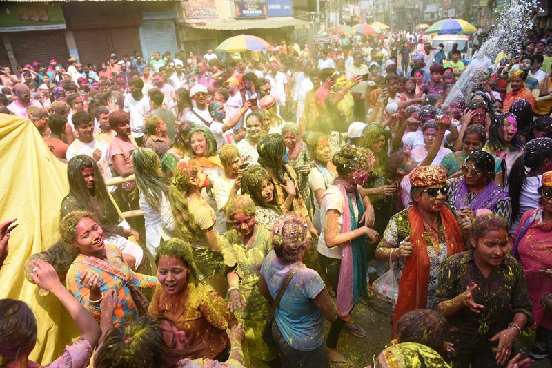 India celebrates Holi