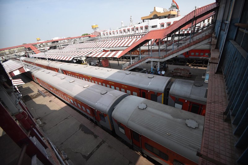 Agnipath: Passengers wait at Patna Railway Station due to Bharat Bandh