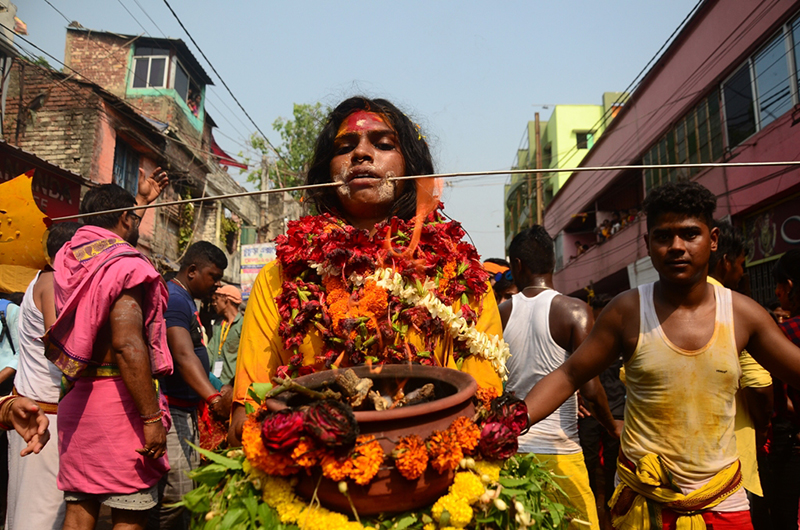 West Bengal: Vel Vel festival in Bandel