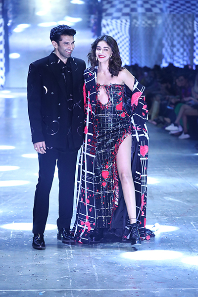 Ananya Panday, Aditya Roy Kapur sizzle LFW ramp as they turn showstoppers for Manish Malhotra