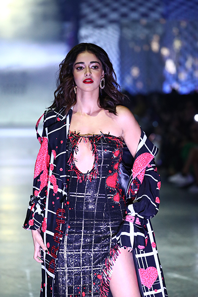 Ananya Panday, Aditya Roy Kapur sizzle LFW ramp as they turn showstoppers for Manish Malhotra