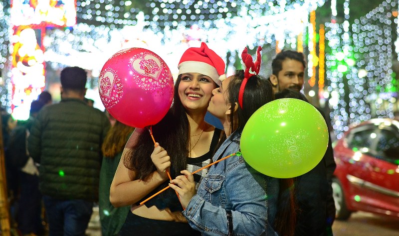 Kolkata celebrates Christmas as revellers throng dazzling Park Street