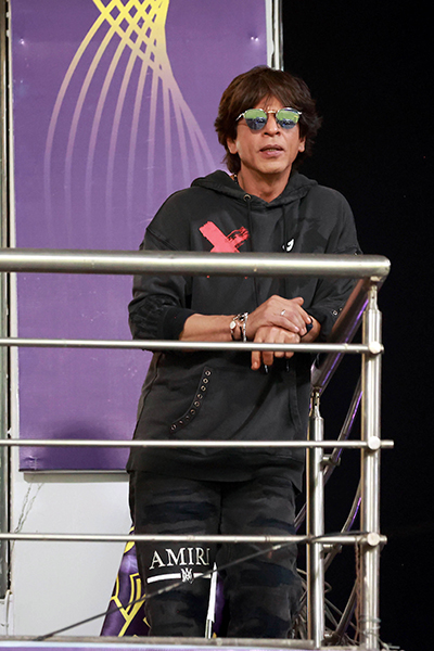 Shah Rukh Khan cheers KKR in IPL match against RCB