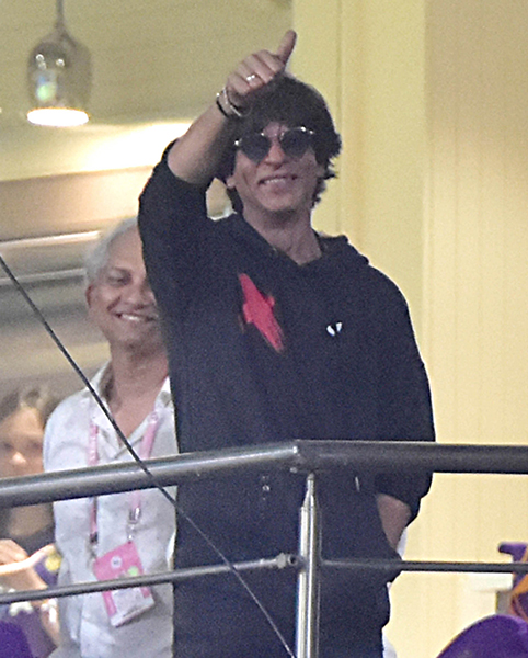 Shah Rukh Khan cheers KKR in IPL match against RCB