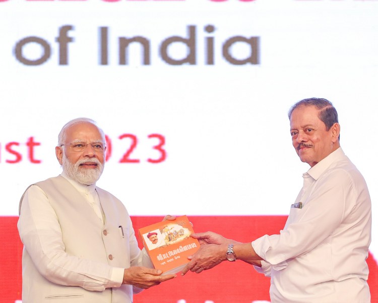 PM Modi receives Lokmanya Tilak National Award in Pune