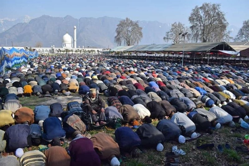 Thousands gather at Hazratbal in Kashmir for Prophet’s holy relic sight