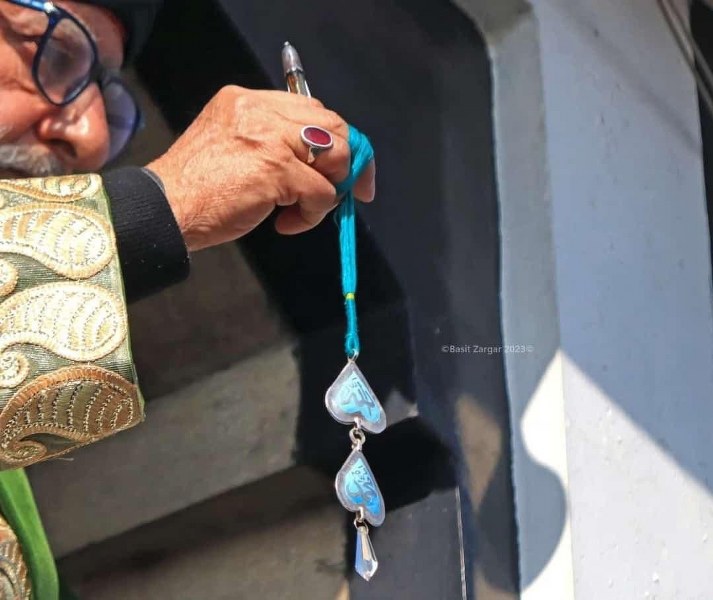 Thousands gather at Hazratbal in Kashmir for Prophet’s holy relic sight