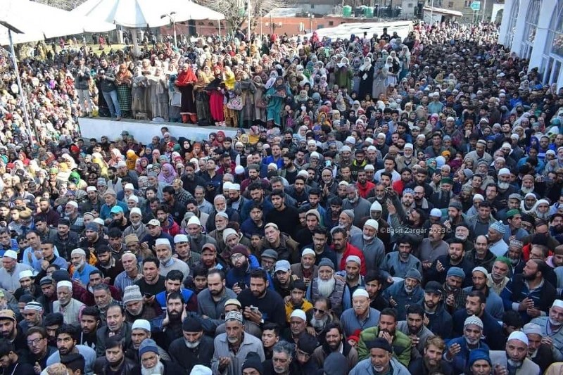 Thousands gather at Hazratbal in Kashmir for Prophet’s holy relic sight