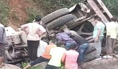 Kashmir: Brick-loaded dumper falls into gorge in Udhampur, 3 killed