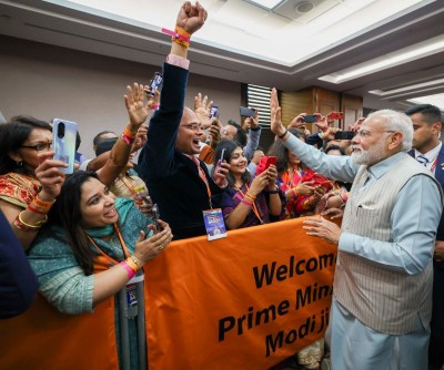 Indian community welcomes PM Modi with Rakhi thalis in Johannesburg